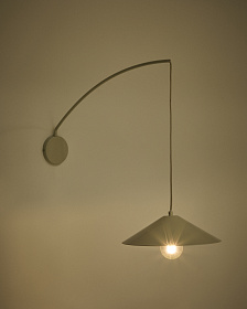 Настенный светильник Kally с отделкой бежевого цвета