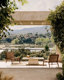 Кресло Itani из массива акации и искусственного ротанга