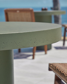 Aiguablava Круглый стол из зеленого цемента Ø90 см