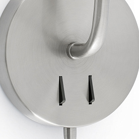 Настенный светильник из атласного никеля со светодиодным индикатором Berni