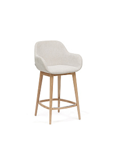 Полубарный стул Konna бежевого цвета с ножками из массива ясеня в светлой отделке, 65 см