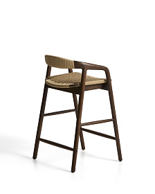 Уличный полубарный стул Derile из массива дуба в отделке орех и бежевой веревки