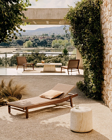 Шезлонг Itani из 100% массива акации и искусственного ротанга