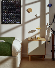 Прикроватная тумбочка Anielle из массива и ясеневого шпона 50 x 58 см