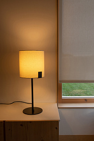 Настольная лампа NILA черная с белым абажуром 1xE27