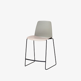 Полубарный стул Unnia из полипропилена на салазках