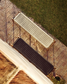 Скамейка Alipa из массива акации и веревки темно-серого цвета