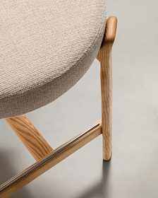 Полубарный стул Granite из бежевого шенилла и ясеня с натуральной отделкой 65 см