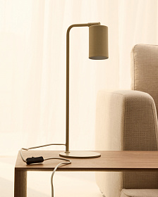Настольная лампа Manie из металла с бежевой текстурированной отделкой