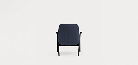 Кресло низкое Dins синее с каркасом из черного бука