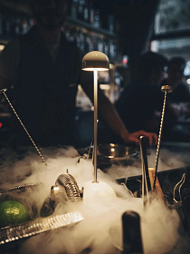 Портативная настольная лампа Sips белый-серебряный