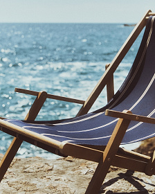 Vilara Складной шезлонг для улицы в полоску синего и бежевого цвета