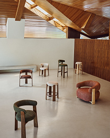 Полубарный стул Granite из зеленого шенилла и ясеня с отделкой орех 65 см